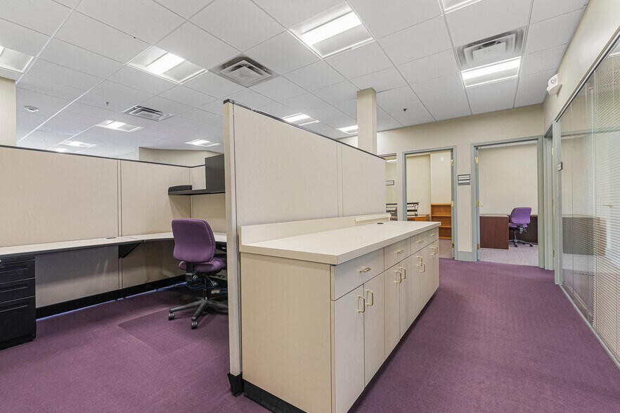 More Photos Of 319 Auburn St, Newton Medical For Lease