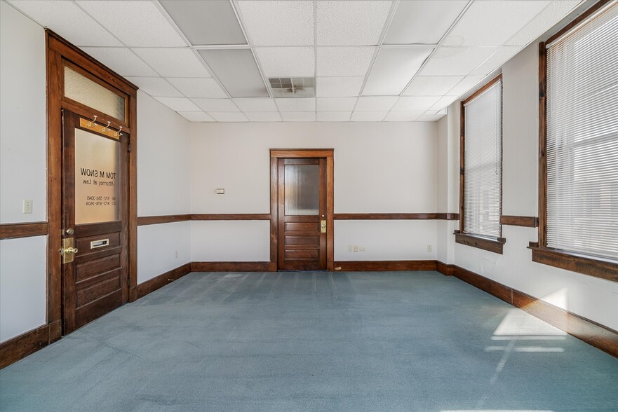 More Photos Of 102 E Moore Ave, Terrell Office For Sale