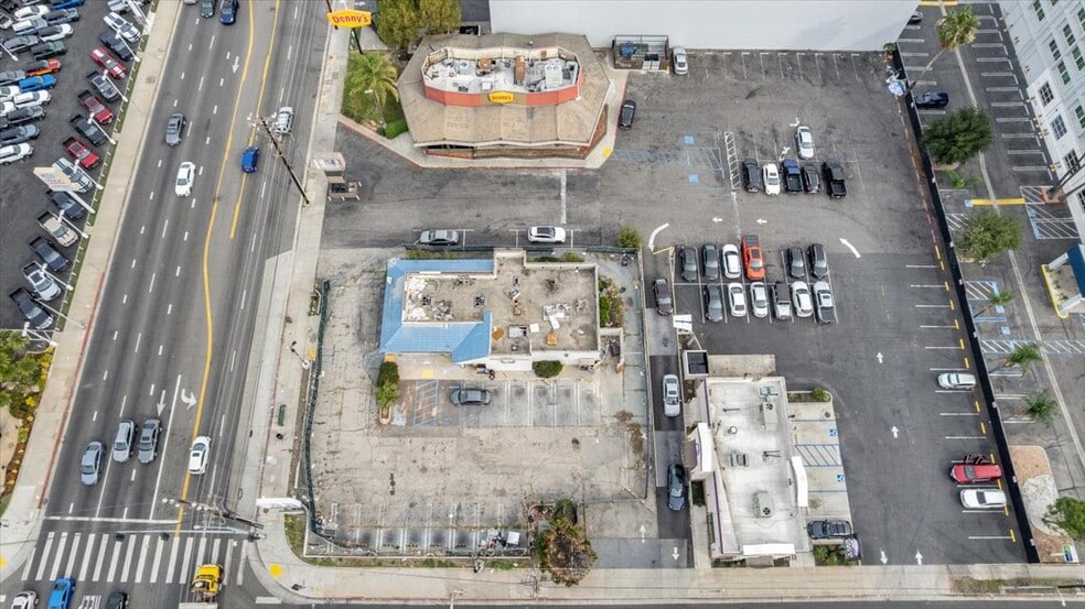 More Photos Of 15554 Roscoe Blvd, Van Nuys Fast Food For Lease