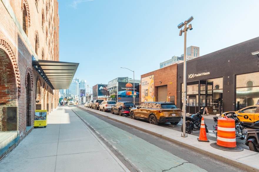 More Photos Of 305 Kent Ave, Brooklyn Warehouse For Lease