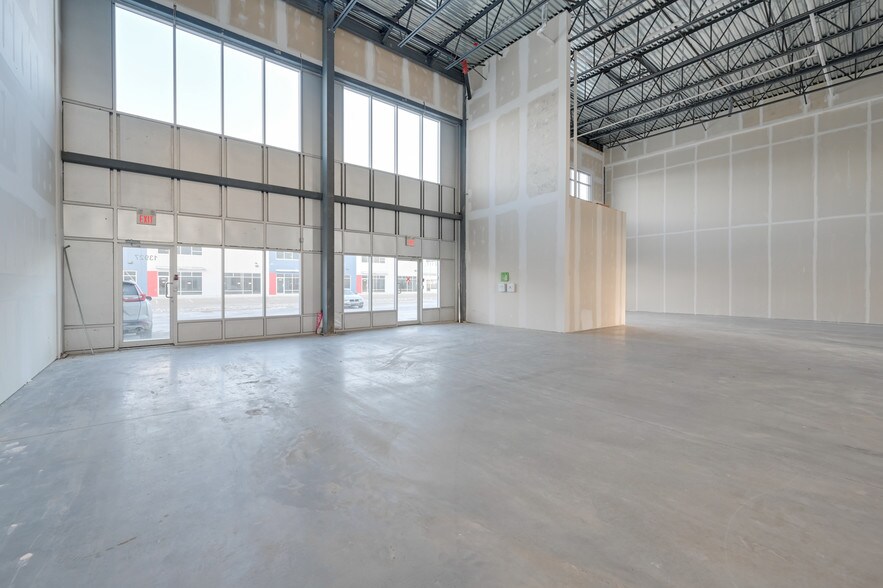 More Photos Of 13903-13983 156th St NW, Edmonton Light Distribution For Lease