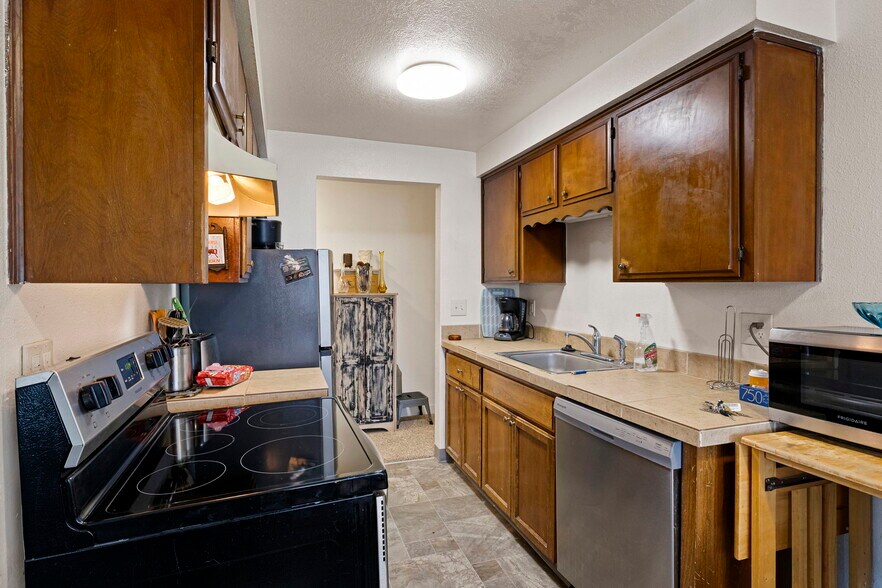 More Photos Of 805-875 Gerth Ave NW, Salem Apartments For Sale