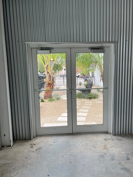 More Photos Of 511 10th St, Bradenton General Retail For Lease