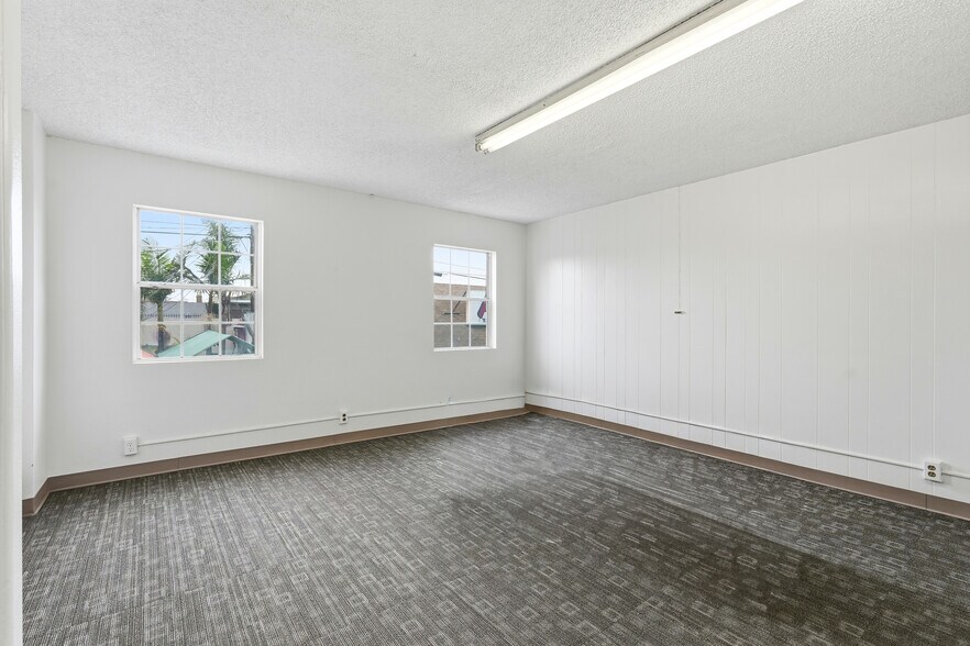 More Photos Of 2048-2050 W Florence Ave, Los Angeles Office For Sale