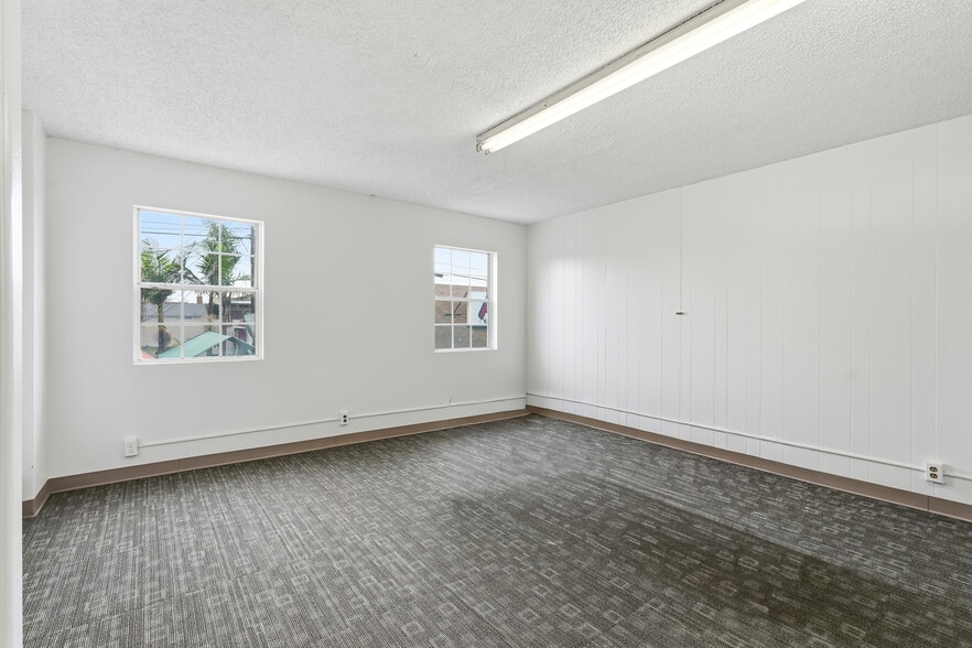 More Photos Of 2048-2050 W Florence Ave, Los Angeles Office For Sale