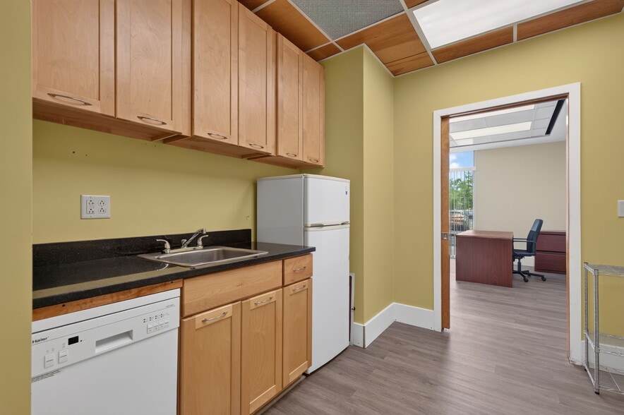 More Photos Of 1060-1090 Loftis Blvd, Newport News Office Residential For Sale