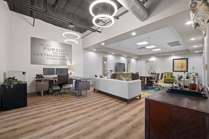 More Photos Of 3821 Juniper Trace, Bee Cave Loft Creative Space For Sale