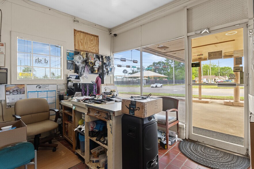 More Photos Of 1202 N Jefferson Ave, Mount Pleasant Specialty For Sale