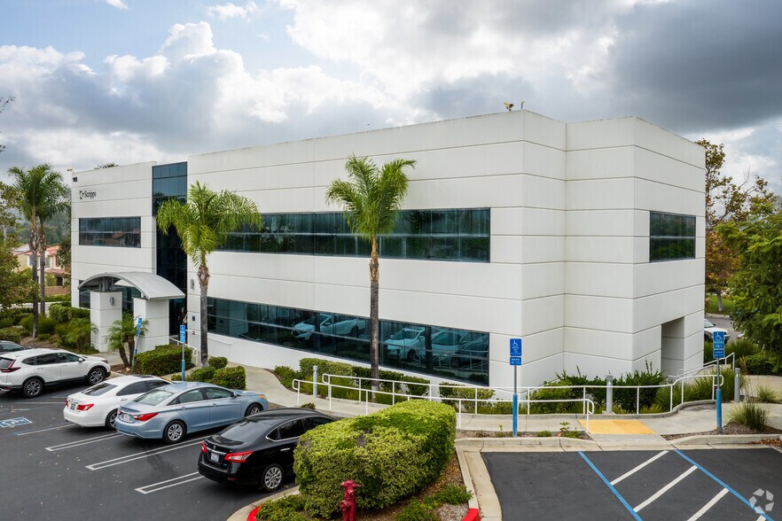 Primary Photo Of 902 Sycamore Ave, Vista Medical For Sale