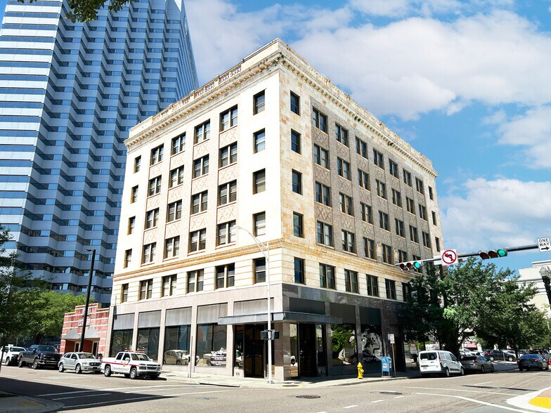 More Photos Of 300 W Adams St, Jacksonville Office For Sale