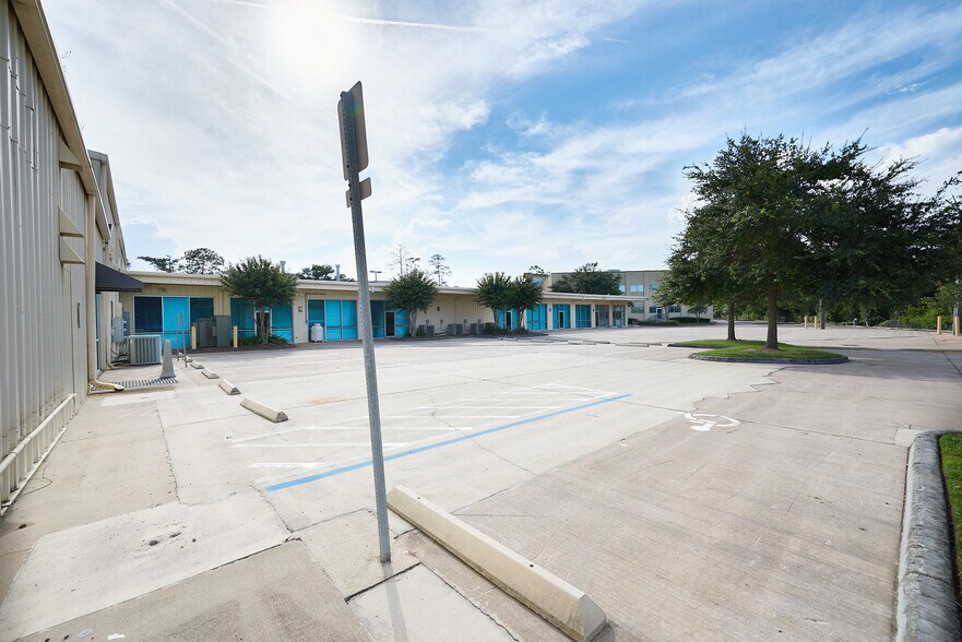 More Photos Of 705 Wells Rd, Orange Park Flex For Sale