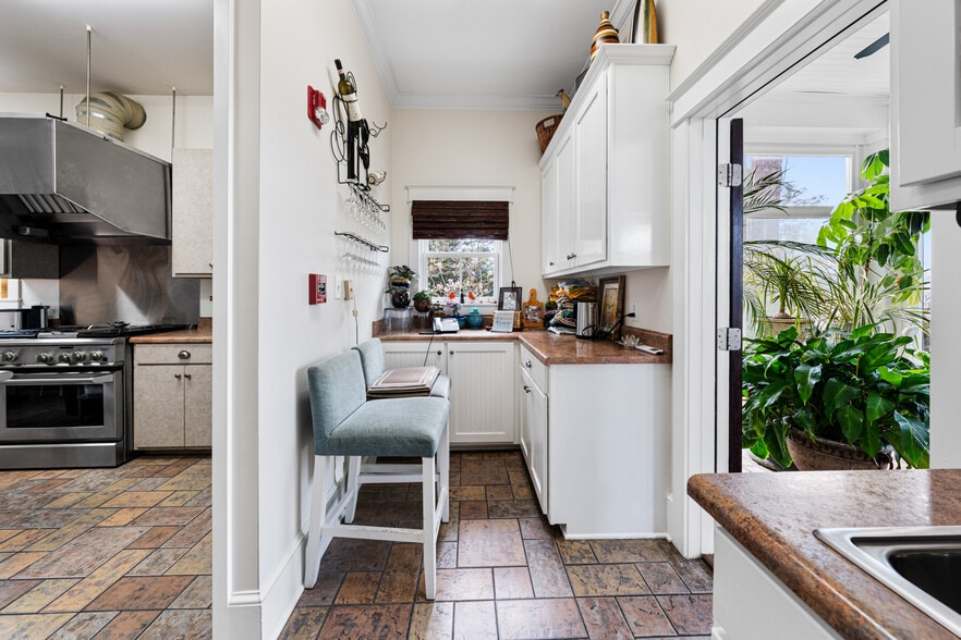 More Photos Of 202 S Mobile St, Fairhope Hospitality For Sale