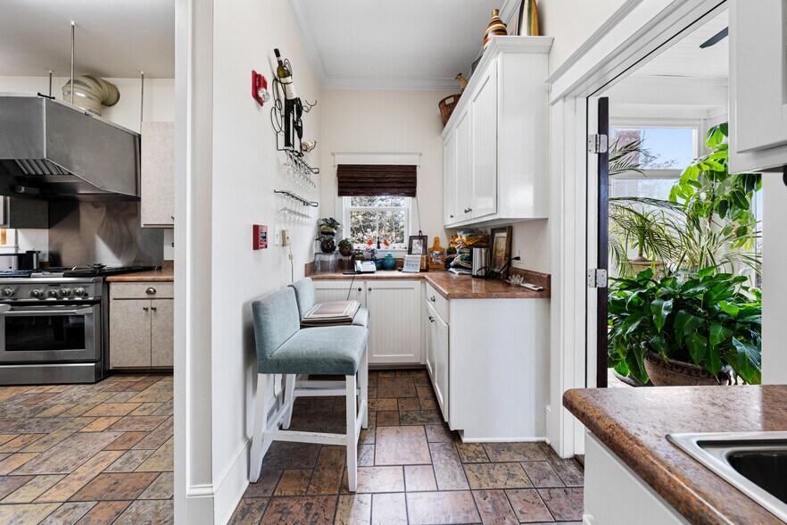 More Photos Of 202 S Mobile St, Fairhope Hospitality For Sale
