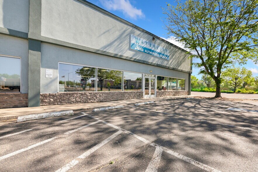 More Photos Of 1601-1609 N Lincoln Ave, Loveland Storefront Retail Office For Lease