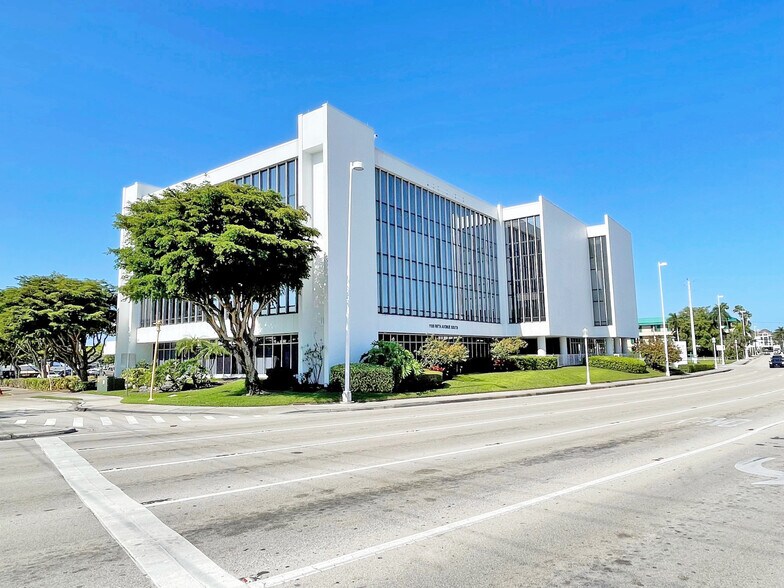More Photos Of 1100 5th Ave S, Naples Office For Lease