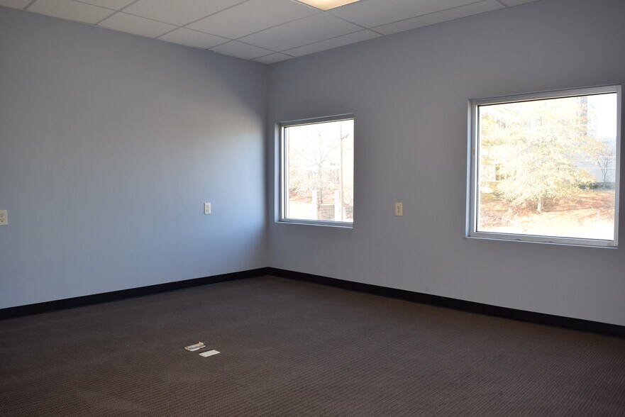 More Photos Of 1003 Dr Martin Luther King Dr, Little Rock Storefront Retail Office For Sale