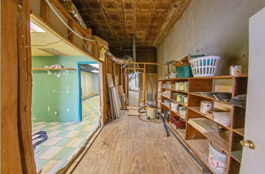 More Photos Of 1222 Main St, Commerce General Retail For Sale