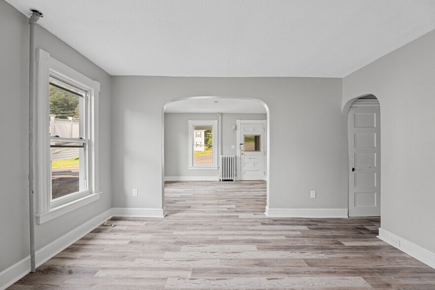 More Photos Of 444-445 West St, Bristol Multifamily For Sale