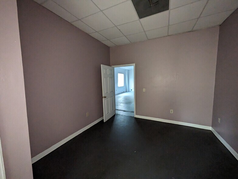 More Photos Of 3014 Gray Hwy, Macon-Bibb Storefront Retail Office For Lease