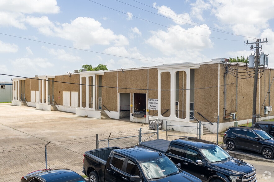 More Photos Of 6855 Wynnwood Ln, Houston Unknown For Lease
