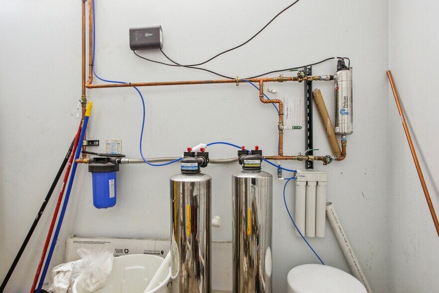 More Photos Of 963 Federal Blvd, Denver Storefront For Lease