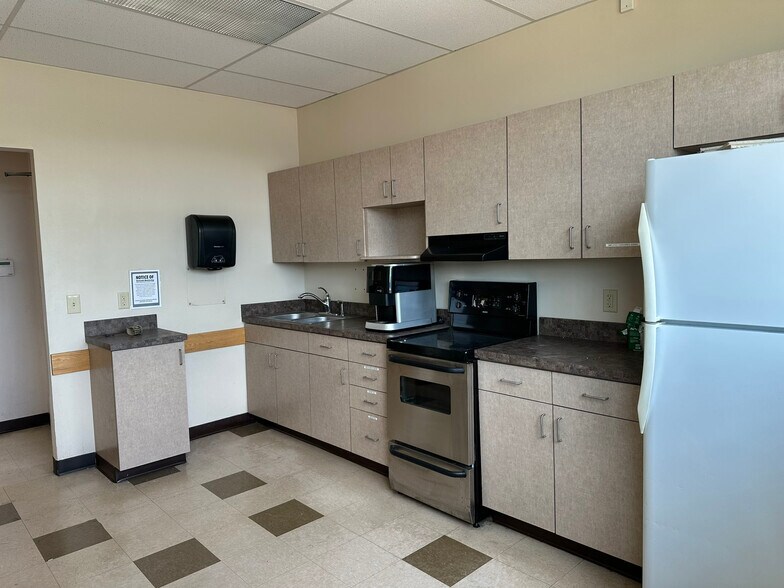 More Photos Of 961 Canal St, Syracuse Medical For Sale