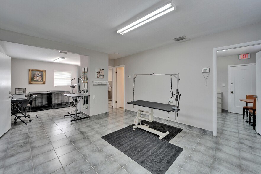 More Photos Of 126 Ridgewood Ave, Brandon Office Residential For Sale