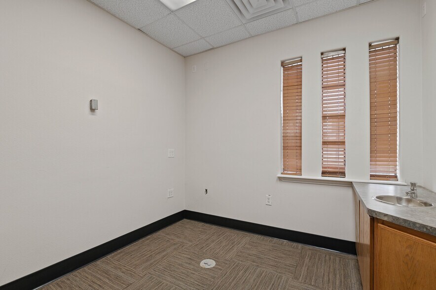 More Photos Of 3605 Interstate 30, Mesquite Medical For Lease