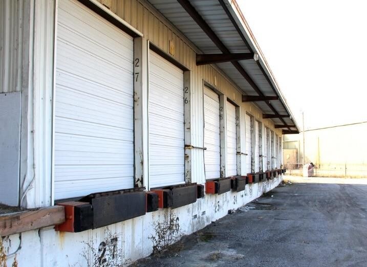 More Photos Of 2100 S 9th St, Louisville Truck Terminal For Sale