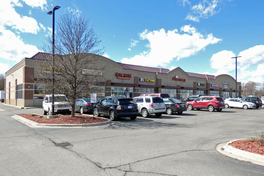 Primary Photo Of 35499-35511 Ford Rd, Westland Unknown For Lease