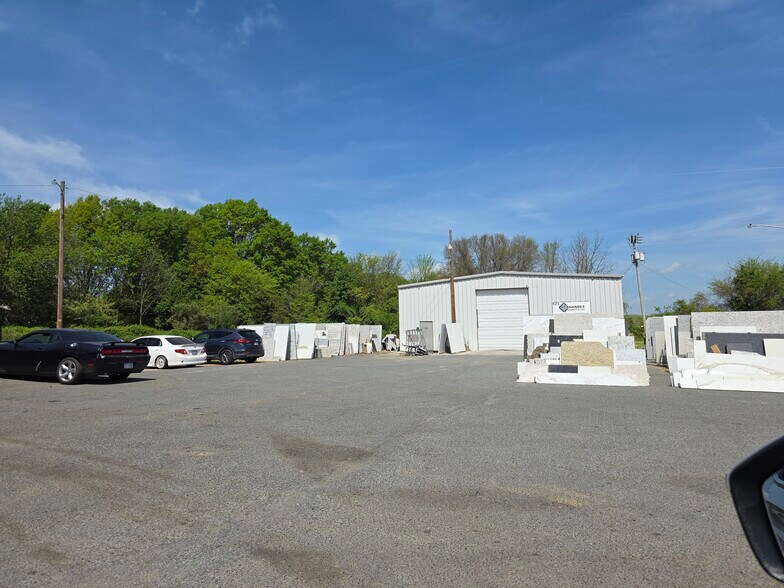 More Photos Of 511-555 Morgan Mill Rd, Monroe Unknown For Lease