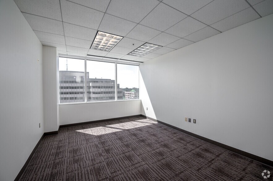 More Photos Of 5335 Wisconsin Ave NW, Washington Office For Lease