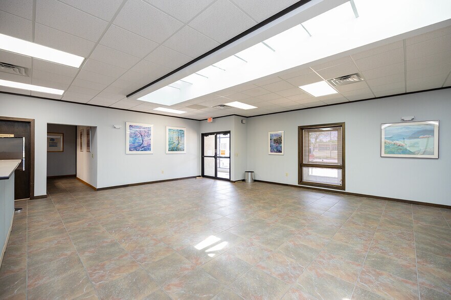 More Photos Of 1020 N Main St, Wichita Medical For Sale