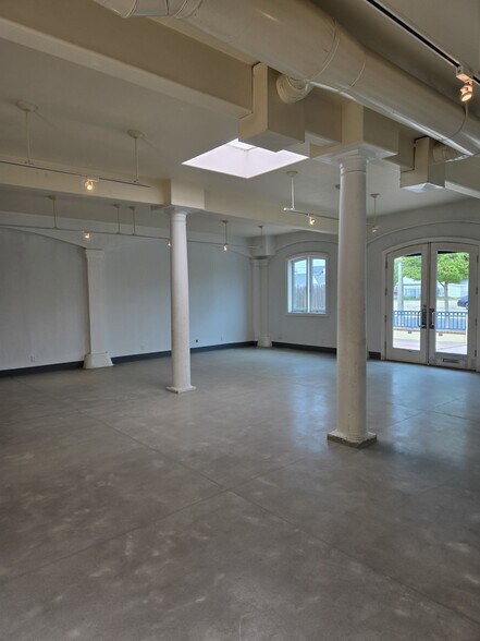 More Photos Of 1473-1477 N Van Ness Ave, Fresno Storefront Retail Residential For Sale