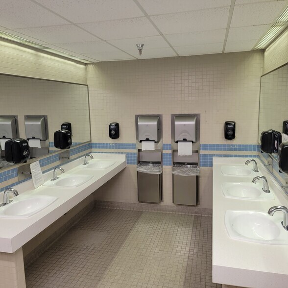 More Photos Of 500 Economy Ct, Freeport Office For Lease