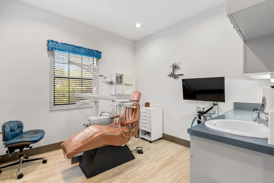 More Photos Of 3221 W Governor John Sevier Hwy, Knoxville Medical For Lease