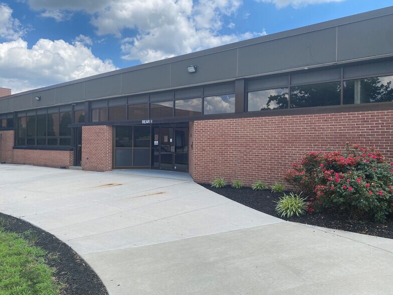 More Photos Of 1891 Loucks Rd, York Light Distribution For Lease