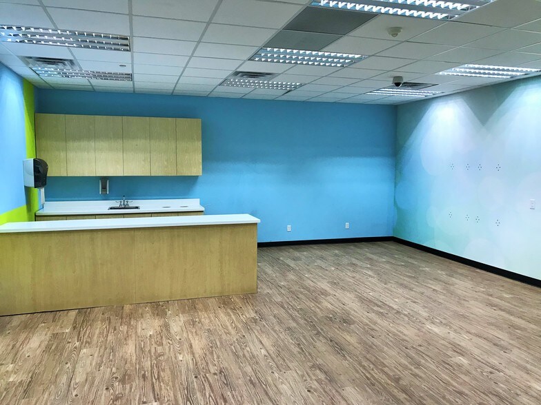 More Photos Of 102 Sergeant Square Dr, Sergeant Bluff Office For Sale