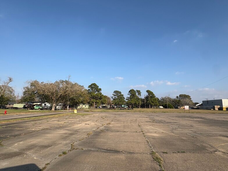 More Photos Of 1602 N Mechanic St, El Campo Land For Lease