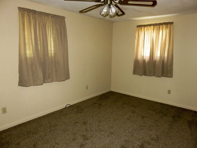 More Photos Of 310 Goose Creek Rd, Dandridge Office For Sale