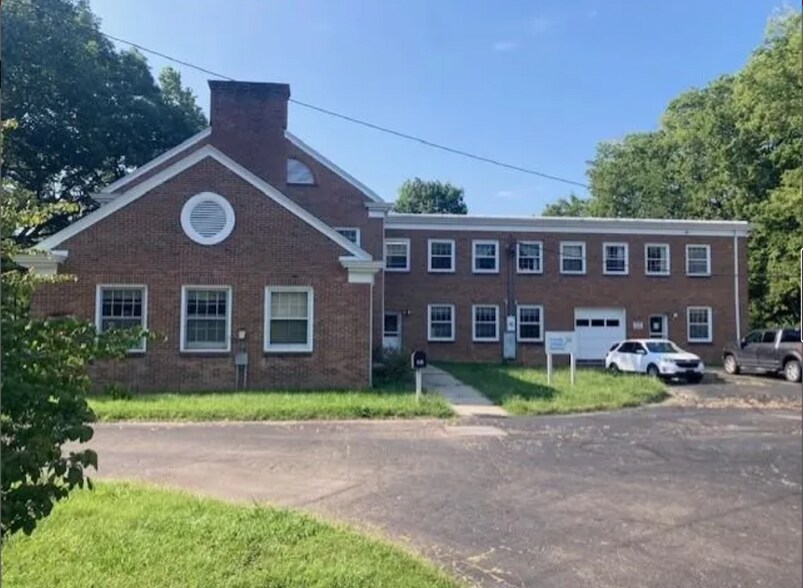 More Photos Of 101 Quaker Hill Dr, Richmond Flex For Lease