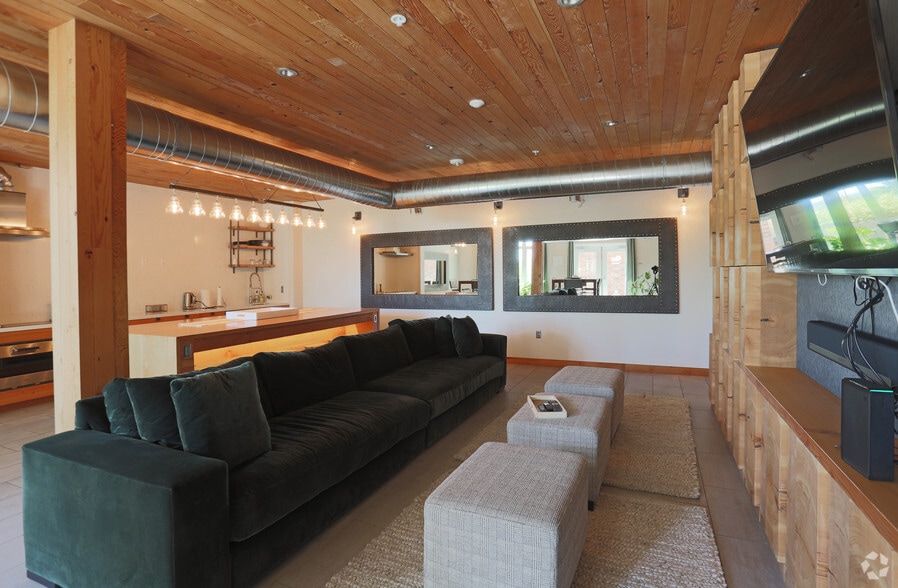 More Photos Of 975 SE 11th Ave, Portland Apartments For Lease