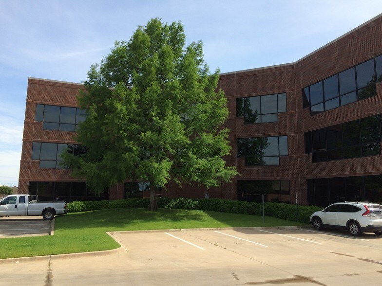 More Photos Of 2220 San Jacinto Blvd, Denton Office For Sale