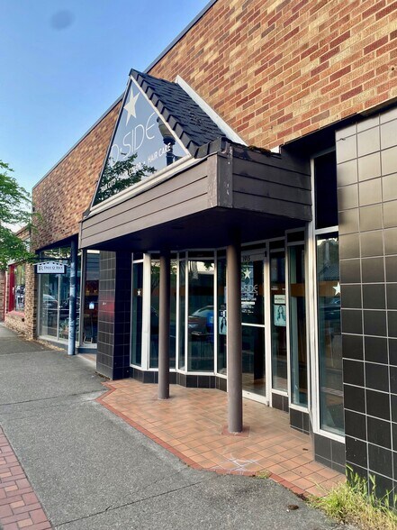 More Photos Of 1915-1917 Main St, Vancouver Storefront For Lease