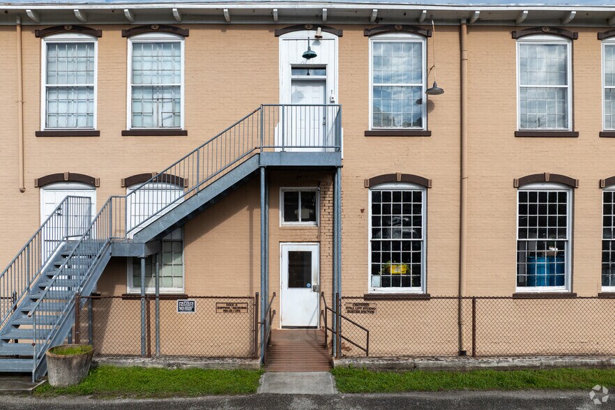 More Photos Of 2001 N Chamberlain Ave, Chattanooga Light Manufacturing For Sale