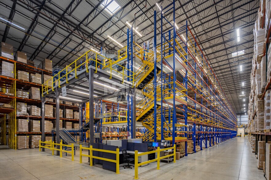 More Photos Of 30320 Emerald Valley Pky, Solon Warehouse For Lease