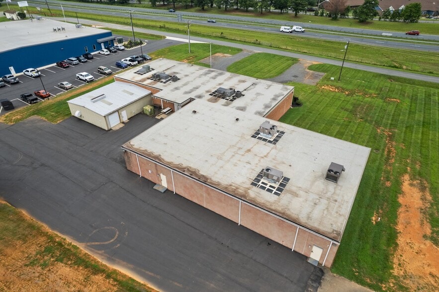 More Photos Of 157 Industrial Dr, King Warehouse For Lease