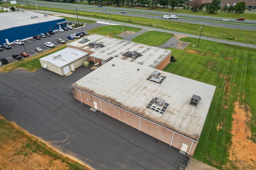 More Photos Of 157 Industrial Dr, King Warehouse For Lease