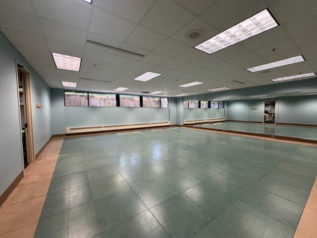 More Photos Of 1684 Woodlands Dr, Maumee Office For Lease