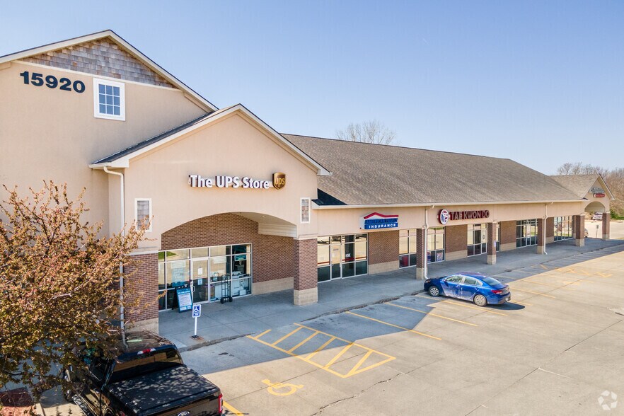 More Photos Of 15920 Hickman Rd, Clive Storefront Retail Office For Lease